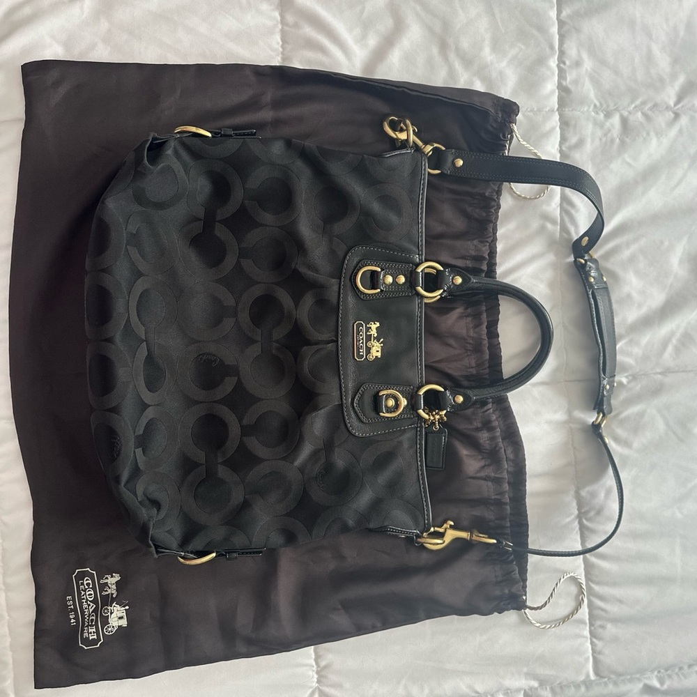 Coach Black Shoulder Bag with Textured Design - Picture 2 of 13